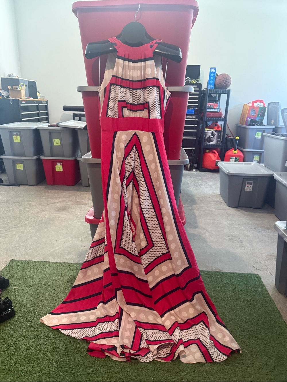 Sleeveless Geometric Print Maxi Dress in Fuchsia and Cream mp36